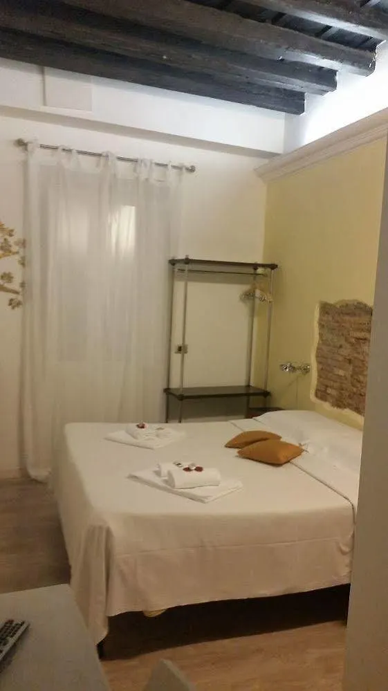 Navona First Rooms Roma 2*,  Italia